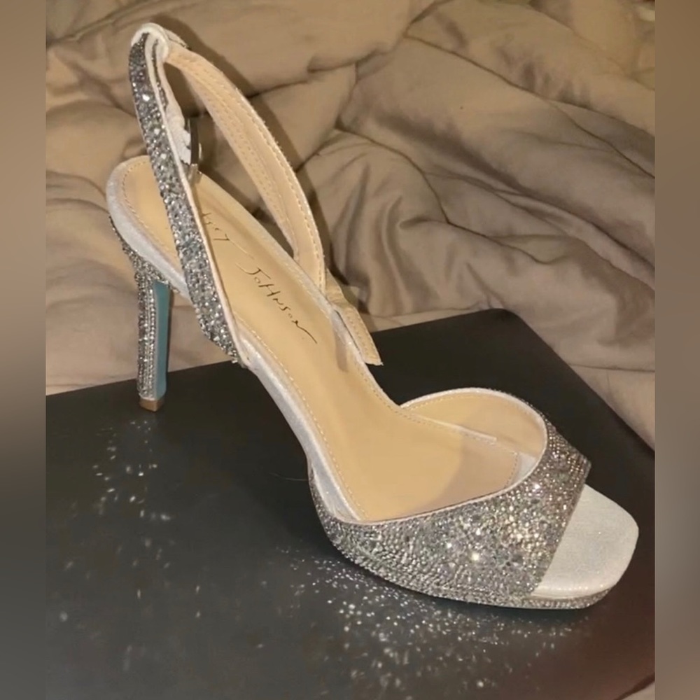 Betsey Johnson size 8.5 women’s rhinestone pumps